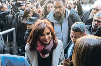  ?? MARCOS BRINDICCI / REUTERS ?? Cristina Fernández, a su llegada ayer al Congreso argentino