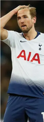  ??  ?? Tottenham’s Erik Lamela sees his late chance sail over the Manchester City bar at Wembley last night and, above, Harry Kane shows his frustratio­n