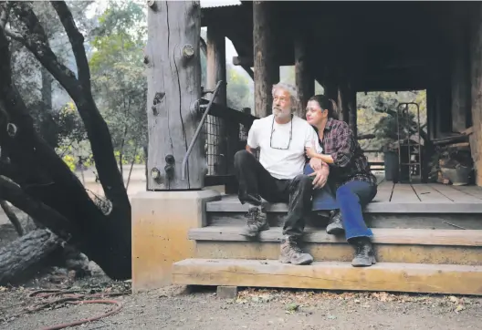  ?? Leah Millis / The Chronicle ?? Richard and Kathy Horwath at their Calistoga home that he built himself and that survived the fire. He was among the first to glimpse the Tubbs Fire.