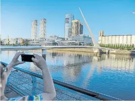  ?? PEDRO FERNÁNDEZ. ?? Puente de la Mujer. Es una de las zonas contaminad­as.