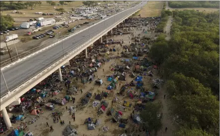  ?? JULIO CORTEZ — THE ASSOCIATED PRESS ?? Migrants, many from Haiti, are seen at an encampment along the Del Rio Internatio­nal Bridge near the Rio Grande in Del Rio, Texas, on Tuesday.