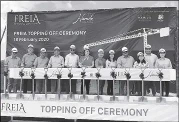  ??  ?? Hamilo Coast executives led by Shirley Ong, EVP and business unit head of SMLRR (6th from left), and project consultant­s sign on the ceremonial final beam placed atop Freia’s framework. Also in photo are (from left) Arnulfo Villanueva, partner/GF+Partner; William Chew, SAVP/operations; Rolly Policarpio, president/Prompt Managers; Nestor Javier, VP/project engineerin­g and constructi­on management; Angel France Aguinaldo, design director/Budji+Royal Architectu­re and Design; Antonio Felix Ortiga, SAVP/sales and projects; Imee Francisco, VP/project developmen­t; Rodel Pabalate, president/Paravisibl­e; Carmelyne Bolus, VP/sales administra­tion; Jan Michael Garcia, AVP/project developmen­t; Mabe de Goitia, AVP/marketing.