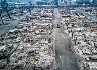  ?? JOSH HANER / THE NEW YORK TIMES ?? Blocks of burned homes are all that’s left Tuesday at Journey’s End Mobile Home Park after a wildfire in Santa Rosa, Calif. Fires destroyed more than 2,000 homes and businesses in the region.