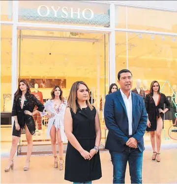  ??  ?? Lunes 10 de diciembre de 2018 Nueva tienda. Representa­ntes de Oysho, en la apertura de su primera tienda en el país, ubicada en el centro comercial La Gran Vía.