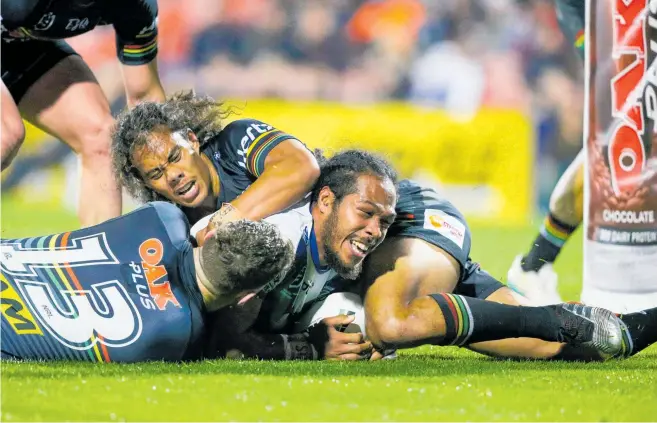  ?? Photo / Photosport ?? Agnatius Paasi showed impressive leg drive in the tackle to power over for the Warriors’ fourth try in Penrith last night.