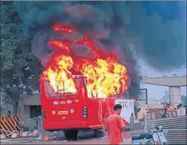  ?? SANJEEV KUMAR/HT ?? A private bus up in flames at Rampura Phul in Bathinda on Saturday.