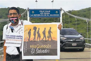  ?? ?? 1 Mensajes. Durante la marcha se observaron distintos mensajes plasmados en pancartas.