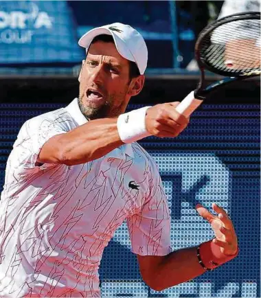  ?? Foto: AFP ?? Novak Djokovic infiziert sich bei seinem eigenen Turnier mit dem Corona-virus.