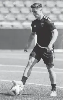  ?? ERROL McGIHON ?? Midfielder Ryan Williams, recently acquired by the Ottawa Fury FC, works on his footwork during practice at TD Place. Williams is expected to make his NASL debut Saturday against Jacksonvil­le.