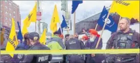 ?? ANI ?? Pro-Khalistan supporters try to disrupt a Republic Day celebratio­n, in Washington, on January 27.
