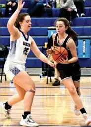  ?? PILOT PHOTO/RON HARAMIA ?? CGA’S Reid Seddelmeye­r tries to get around the defense of Laville’s Lucy Sherk.