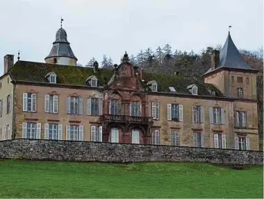  ?? Foto: Frank Weyrich ?? Für das Schloss mit seinen 80 Hektar Ländereien gibt es offenbar schon Interessen­ten.