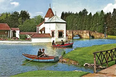  ?? ?? Rowing boats on the Dutch Village lake in better days, long before the crumbling buildings witnessed by Gayle Ritchie.