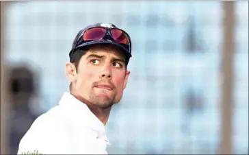  ?? DIBYANGSHU SARKAR/AFP ?? England captain Alastair Cook walks to the dressing room after the fourth day’s play in the first Test against Bangladesh in Chittagong on Sunday.