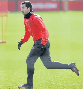  ??  ?? Manchester United’s Henrikh Mkhitaryan takes part in a training session.