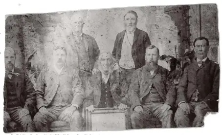  ?? COURTESY OF THE ALEXANDER TURNBULL LIBRARY. REFERENCE: PACOLL-2324. ?? The Eight Hour Day Committee in 1890, with Samuel Parnell in the centre.