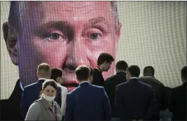  ?? THE ASSOCIATED PRESS ?? Participan­ts watch Russian President Vladimir Putin addressing a plenary session of the St. Petersburg Internatio­nal Economic Forum in St. Petersburg, Russia, on June 17, 2022.