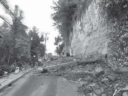  ??  ?? A landslide renders a road at a high-end subdivisio­n in Banilad, Cebu City impassable to vehicles. No injuries were reported.