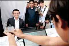  ?? HONG MENEA ?? An official processes Kem Sokha’s voter registrati­on last month at a Phnom Penh office.