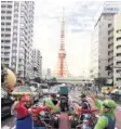  ??  ?? Mergim und seine Kumpels spielten Real Life Mario Kart in Tokio.