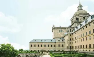  ?? ©BELÉN IMAZ REPORTAJE GRÁFICO: ©BELÉN IMAZ ?? A la izquierda, detalle de San Lorenzo del Escorial. Bajo estas líneas, detalle del palacio de Goyeneche, en Nuevo Baztán