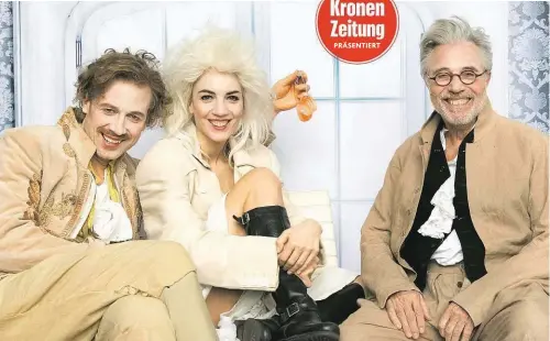  ?? ?? Adi und Maddalena Hirschal stehen erstmals als Vater und Tochter auf der Bühne (mit Martin Bermoser li.)