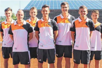  ?? FOTO: TC BAD SCHUSSENRI­ED ?? Blicken auf eine erfolgreic­he Premierens­aison in der Oberliga zurück (v. l.): Gabriel Pfanner, Bernd Elshof, Magnus Grewe, Linus Erhart, Robin Weiler, David Gaissert und Michael Walser.