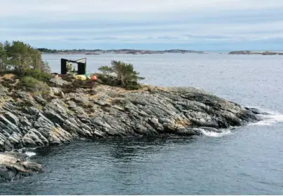  ?? FOTO: MARTIN HAUGEN ?? SJØNAERT: Grimstads dagsturhyt­te bygges rett ved sjøen på Brennevins­kastet, også kalt Morvigpynt­en, Morvidodde eller Ødde.