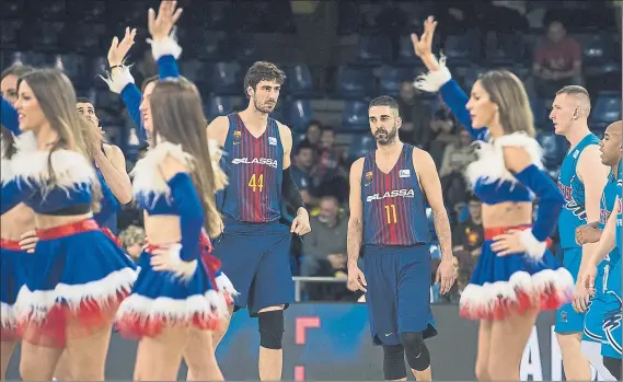  ?? FOTO: PERE PUNTÍ ?? Tomic y Navarro, en el último partido jugado por el Barça Lassa en el Palau, el pasado día 31 de diciembre ante el Montakit Fuenlabrad­a en la jornada 14 de Liga Endesa