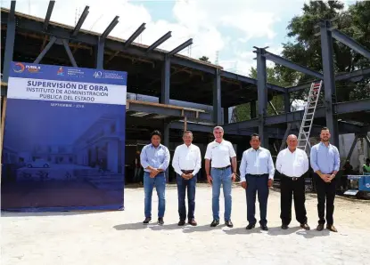  ?? ESPECIAL ?? En su visita, el mandatario poblano verificó los avances de nueve aulas didácticas en ambos niveles.