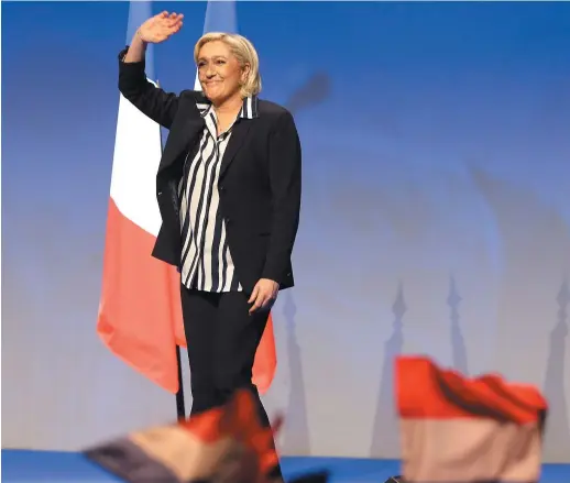  ??  ?? Les Français auront à voter encore une fois pour Emmanuel Macron au deuxième tour, le 7 mai, quand il se trouvera nez à nez avec la candidate néo-fasciste, Marine Le Pen (ci-dessus). Toutefois, presque tous les électeurs qui ont voté pour d’autres...