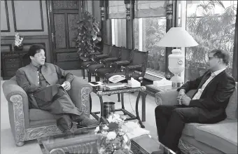  ?? -APP ?? Barrister Syed Ali Zafar calls on Prime Minister Imran Khan at PM Office.