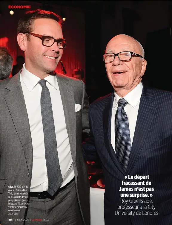  ??  ?? Crise. En 2013, lors du gala au Paley, à New York, James Murdoch (à g.), au côté de son père, « Rupe » (à dr.). Le second fils du tycoon s’oppose désormais ouvertemen­t à son père.