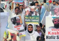  ?? AFP ?? Supporters of the JamaatudDa­wa (JuD) protest after JuD leader Hafiz Saeed, one of the alleged mastermind­s of the 2008 Mumbai attacks, with a $10 million bounty on his head, was placed under house arrest in Karachi on February 3.