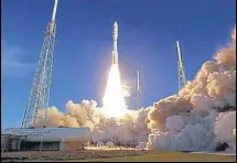  ?? REUTERS ?? The rocket carrying the rover lifts off from Cape Canaveral.