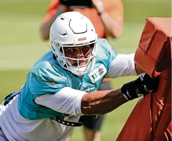  ?? ?? Dolphins linebacker Jaelan Phillips had his best NFL game to date in Sunday’s matchup with the Indianapol­is Colts. ‘I think he’s playing with a lot more confidence over the last couple of weeks,’ said coach Brian Flores.