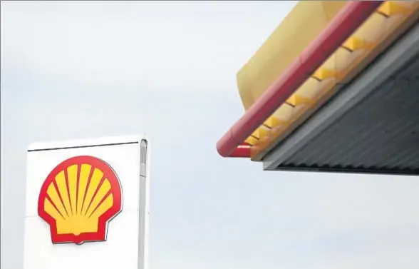  ?? CHRIS RATCLIFFE / BLOOMBERG ?? La adquisició­n de la petrolera británica BG Group convierte a Shell en uno de los cuatro gigantes mundiales del sector