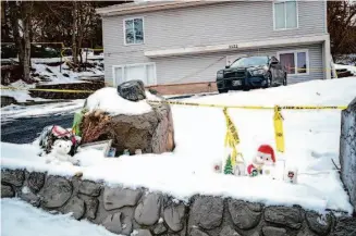  ?? Margaret Albaugh/New York Times ?? A memorial sits near a house where the four University of Idaho students were slain in Moscow, Idaho. School officials want to demolish it; victims’ families fear that might hinder prosecutio­n.