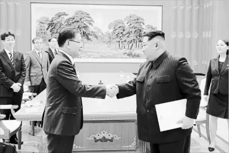  ?? THE BLUE HOUSE NEW YORK TIMES ?? In a photo provided by the South Korean government, the North Korean leader, Kim Jong Un, right, meets in Pyongyang, the capital, on Monday with South Korean envoys. Kim told the envoys that his country is willing to begin negotiatio­ns with the U.S. on abandoning its nuclear weapons and that it would suspend all nuclear and missile tests while engaged in such talks, South Korean officials said on Tuesday.