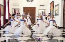  ?? EL PERIÓDICO ?? Alumnas del conservato­rio de danza El Brocense, ayer en el acto del 8M.