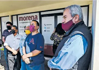  ?? / SERGI O CARO ?? Militantes y simpatizan­tes de Morena en Mexicali encabezaro­n la toma simbólica de la sede del Partido