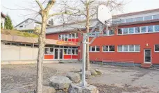  ?? FOTO: PATRICK LAABS ?? In die Gögginger Grundschul­e gehen aktuell 58 Schüler. Die Gemeinde Krauchenwi­es will jetzt die Weichen für die Schullands­chaft in den kommenden Jahren stellen.