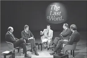  ?? RON FREHM/AP PHOTO ?? In this Nov. 8, 1977 file photo, reporter Gabe Pressman, center, hosts a televised New York mayoral debate with candidates Edward Koch, far left, Barry Farber, second from left, Mario Cuomo, second from right, and Roy Goodman. Pressman, an intrepid,...
