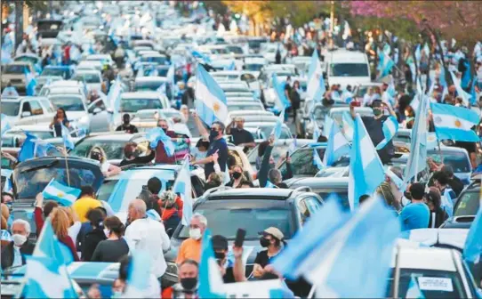  ??  ?? PROTESTAS. La extensa cuarentena decretada por el Gobierno nacional dio lugar a numerosas marchas y protestas en todo el país.