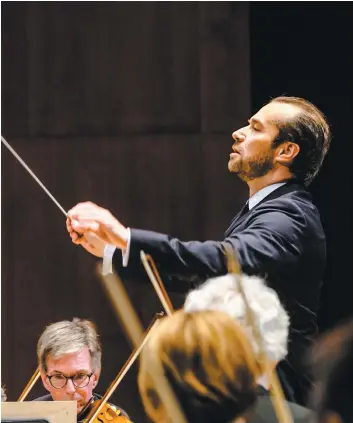  ?? PHOTO COURTOISIE, STÉPHANE BOURGEOIS ?? Le disque Gaîté Parisienne est le deuxième album de Fabien Gabel avec L’OSQ depuis qu’il est à la barre de l’ensemble québécois. Le premier était un enregistre­ment avec le violoncell­iste Stéphane Tétreault en 2012.