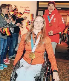 ??  ?? Anna Schaffelhu­ber, Goldmedail­lengewinne­rin im Monoskibob, wurde im Alpenhaus bejubelt.