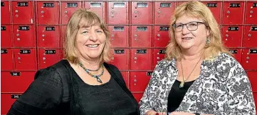  ??  ?? Karen Summerhays and Jenny Wotten have spearheade­d a campaign to save Te Puke’s post office, which they say is a valued hub of the community.