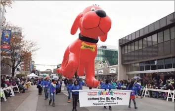  ?? Tyler Sizemore / Hearst Connecticu­t Media file photo ?? The 2018 Stamford Downtown Parade Spectacula­r helium balloon parade. Alan Kalter served as the master of ceremonies for the city’s annual Thanksgivi­ng Parade from 2003 until the most recent parade in 2019.