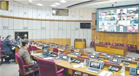  ??  ?? La comisión de Hacienda del Senado analizó y dictaminó ayer sobre propuesta de fortalecer el Fogapy.