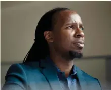  ??  ?? Chef de file. Ibram X. Kendi, fondateur du centre de recherche sur l’antiracism­e de l’American University de Washington et chargé de créer l’équivalent à la Boston University, vient de publier « How to Be an Antiracist », en tête des ventes aux États-Unis.